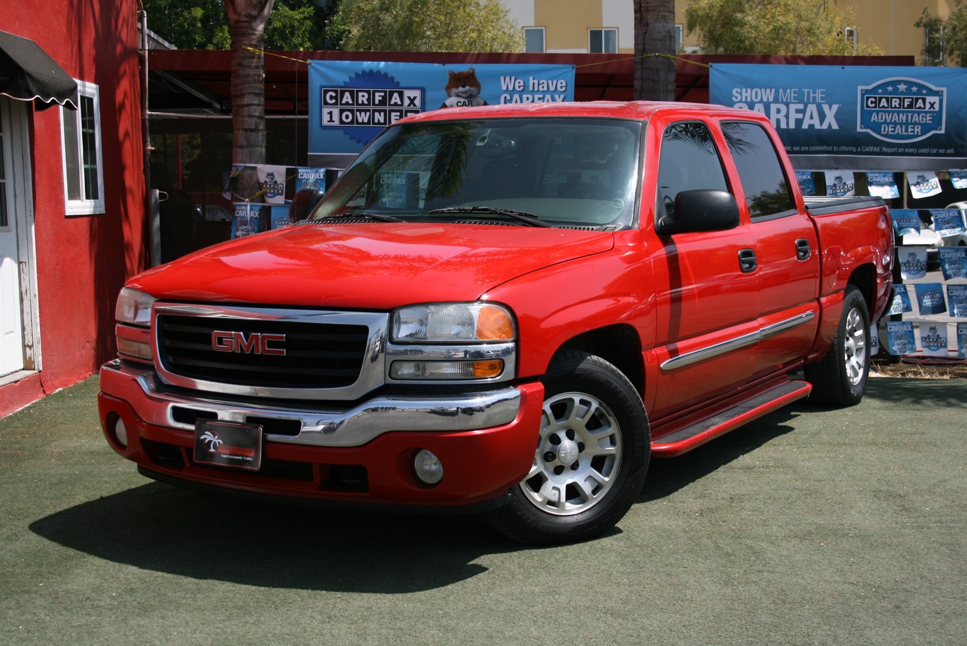 2005 GMC Sierra 1500 SLE- Gorgeous on great shape with a body kit all around!