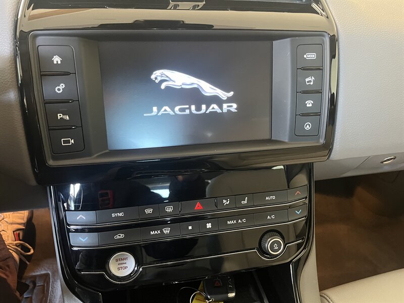 2017 Jaguar XE 35t Premium photo