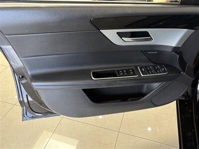 2018 Jaguar XF 25t Premium   - Photo 18 - Santa Cruz, CA 95062