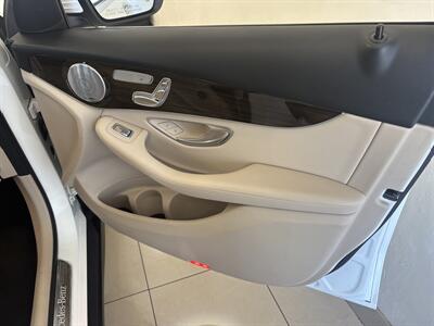 2020 Mercedes-Benz GLC GLC 300   - Photo 17 - Santa Cruz, CA 95062