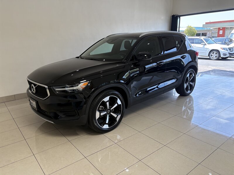 2020 Volvo XC40 T4 Momentum  