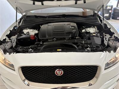 2019 Jaguar F-PACE 25t Premium   - Photo 8 - Santa Cruz, CA 95062