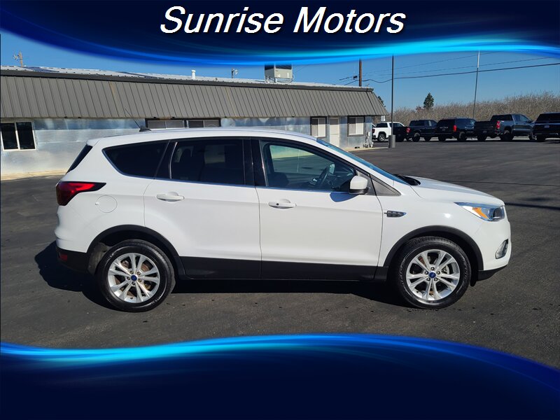 2019 Ford Escape SE - Photo 4 - Yuba City, CA 95991