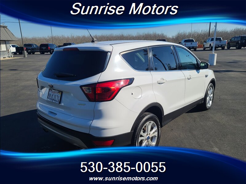 2019 Ford Escape SE - Photo 5 - Yuba City, CA 95991