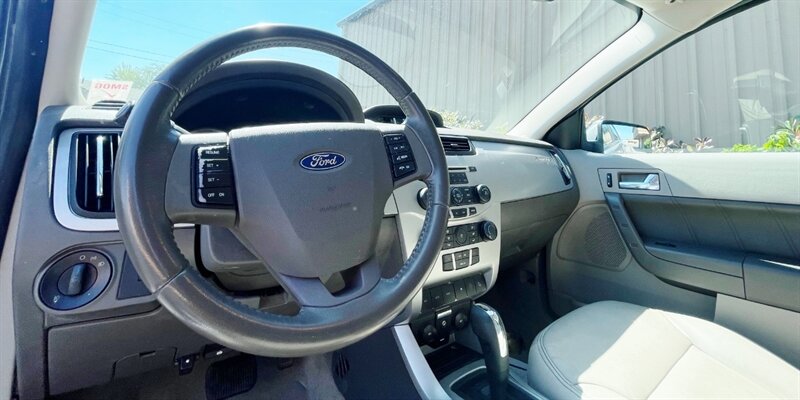 2010 Ford Focus SEL photo