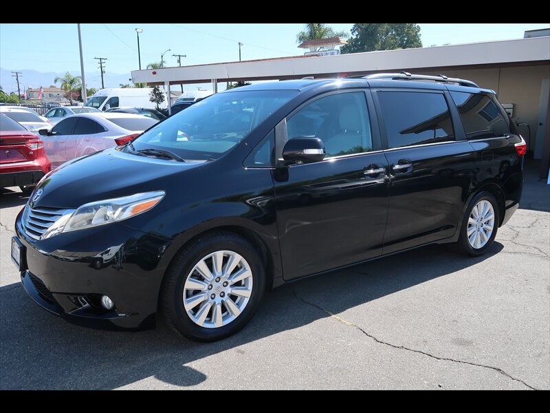 2017 Toyota Sienna Limited Premium 7-Passeng  