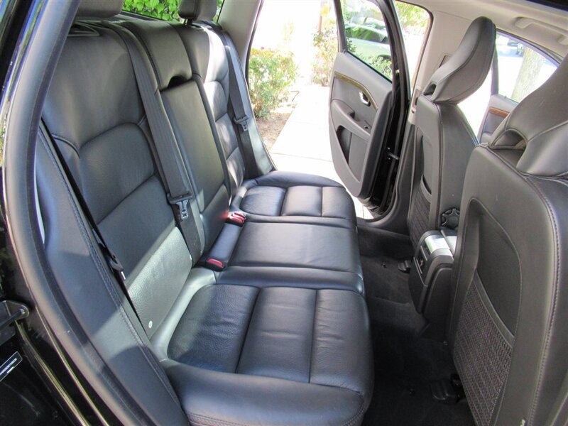 2012 Volvo XC70 T6   - Photo 31 - Sherman Oaks, CA 91423