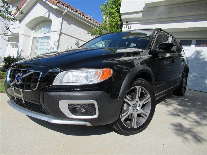 2012 Volvo XC70 T6   - Photo 2 - Sherman Oaks, CA 91423