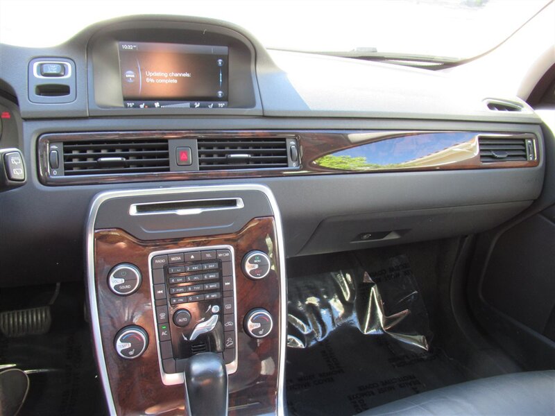 2012 Volvo XC70 T6   - Photo 21 - Sherman Oaks, CA 91423