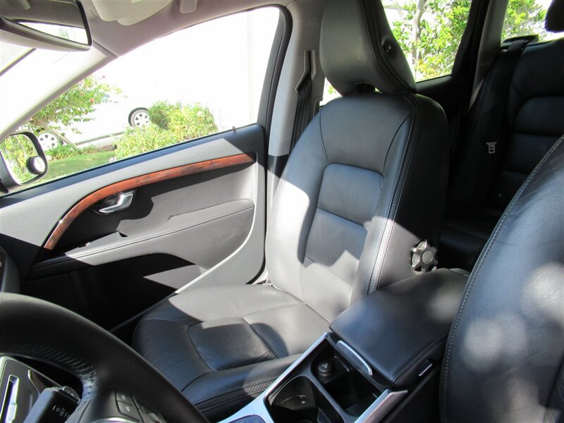 2012 Volvo XC70 T6   - Photo 17 - Sherman Oaks, CA 91423