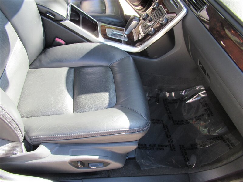 2012 Volvo XC70 T6   - Photo 33 - Sherman Oaks, CA 91423