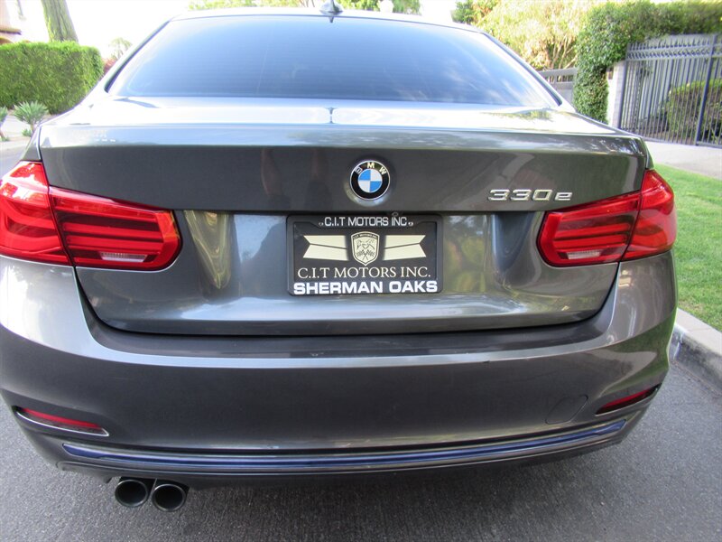 2018 BMW 3 Series 330e iPerformance   - Photo 39 - Sherman Oaks, CA 91423