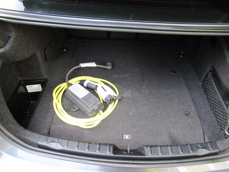 2018 BMW 3 Series 330e iPerformance   - Photo 33 - Sherman Oaks, CA 91423