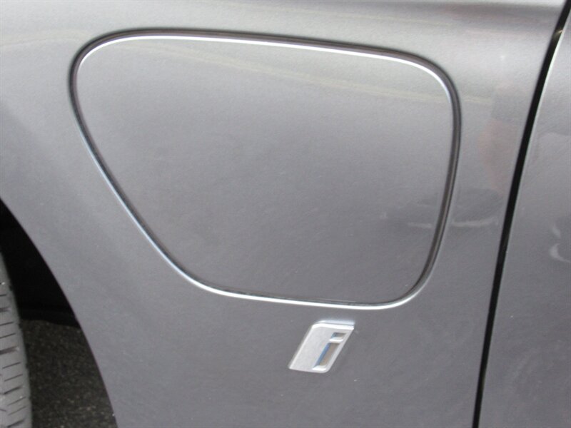 2018 BMW 3 Series 330e iPerformance   - Photo 15 - Sherman Oaks, CA 91423