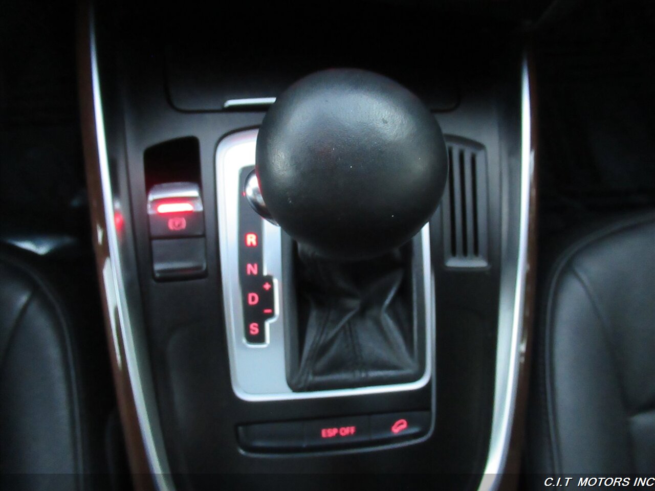 2010 Audi Q5 3.2 quattro Premium   - Photo 21 - Sherman Oaks, CA 91423