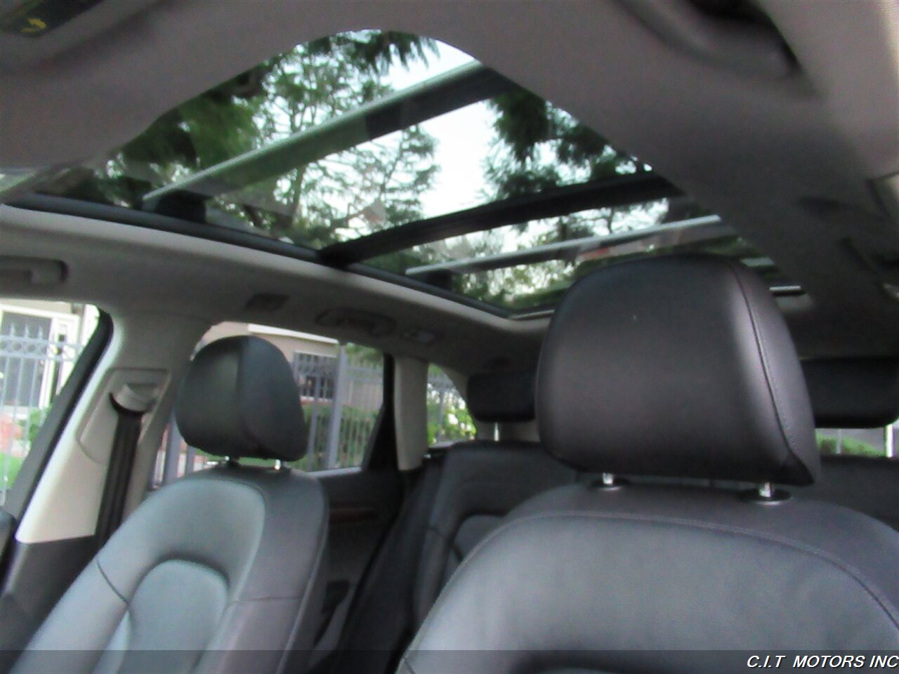 2010 Audi Q5 3.2 quattro Premium   - Photo 17 - Sherman Oaks, CA 91423