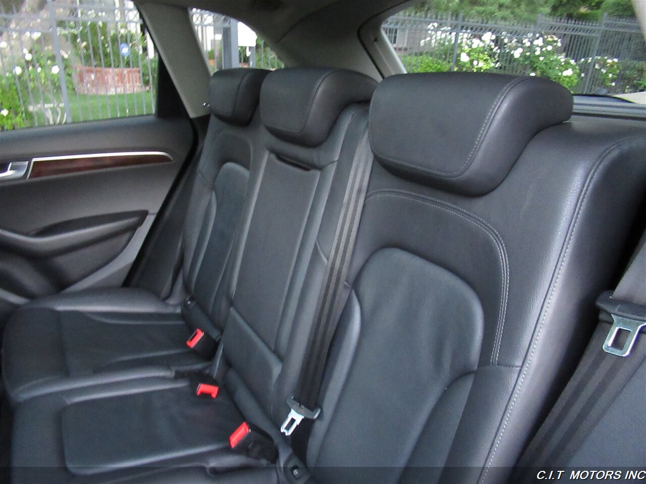 2010 Audi Q5 3.2 quattro Premium   - Photo 24 - Sherman Oaks, CA 91423