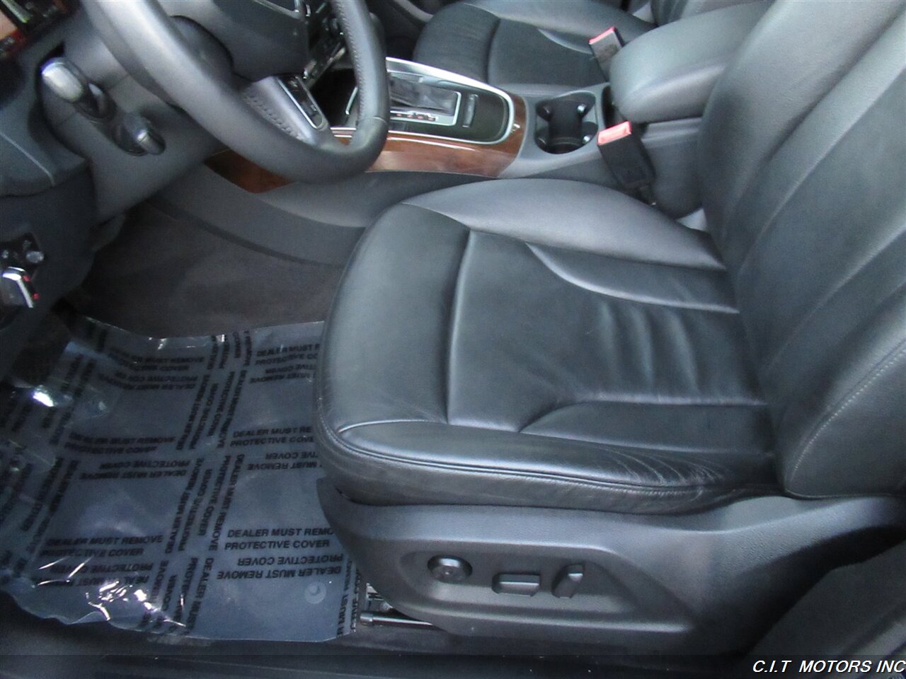2010 Audi Q5 3.2 quattro Premium   - Photo 15 - Sherman Oaks, CA 91423