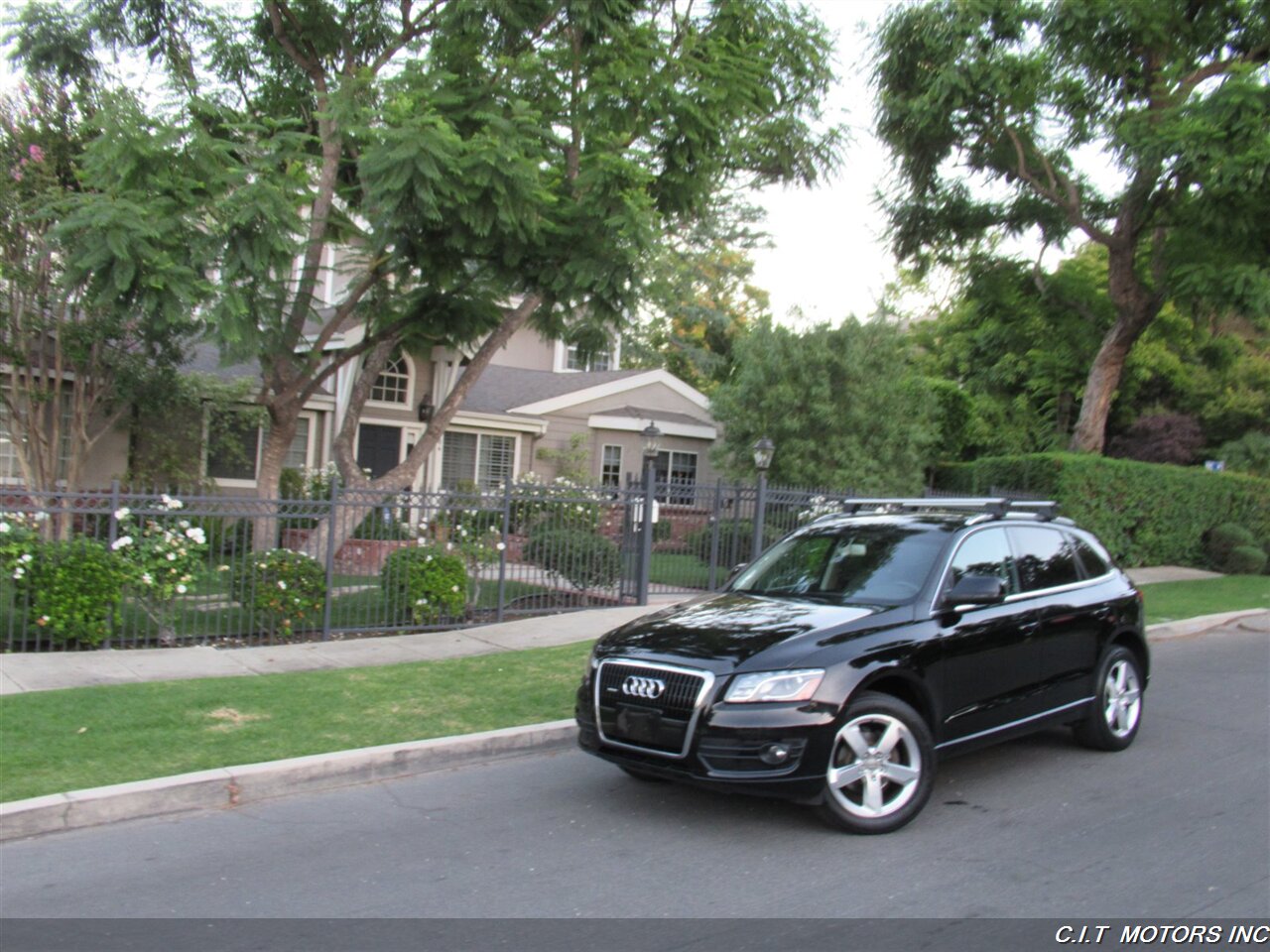 2010 Audi Q5 3.2 quattro Premium   - Photo 2 - Sherman Oaks, CA 91423