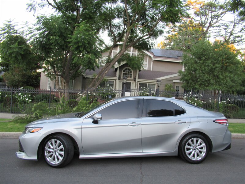 2019 Toyota Camry LE   - Photo 5 - Sherman Oaks, CA 91423