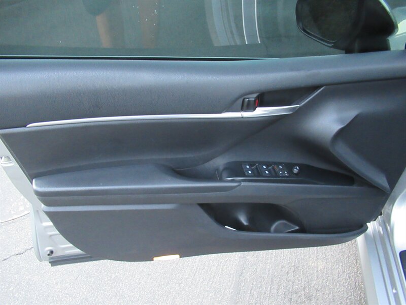 2019 Toyota Camry LE   - Photo 16 - Sherman Oaks, CA 91423