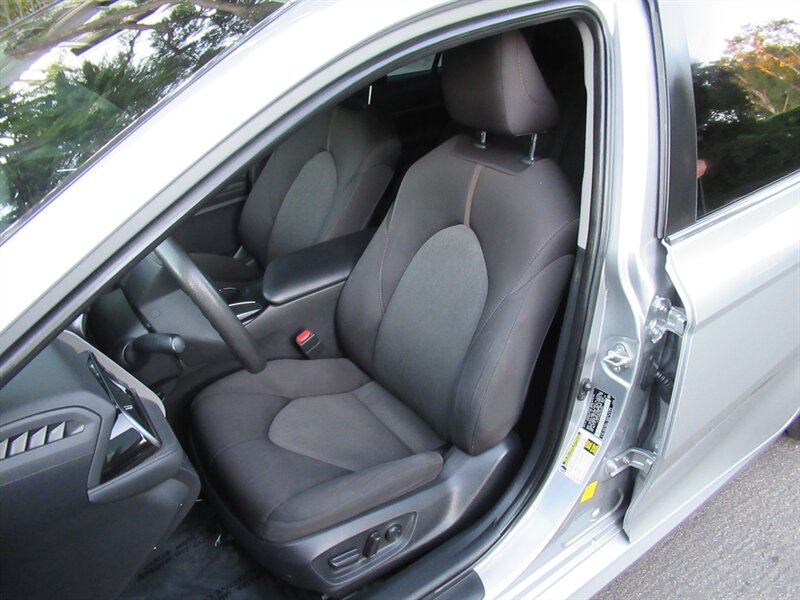 2019 Toyota Camry LE   - Photo 17 - Sherman Oaks, CA 91423