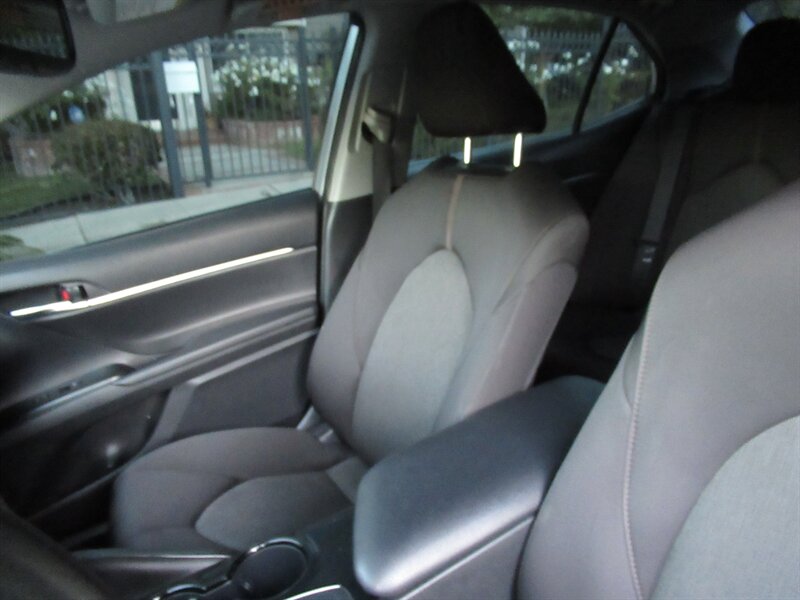 2019 Toyota Camry LE   - Photo 19 - Sherman Oaks, CA 91423