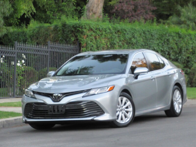 2019 Toyota Camry LE   - Photo 4 - Sherman Oaks, CA 91423