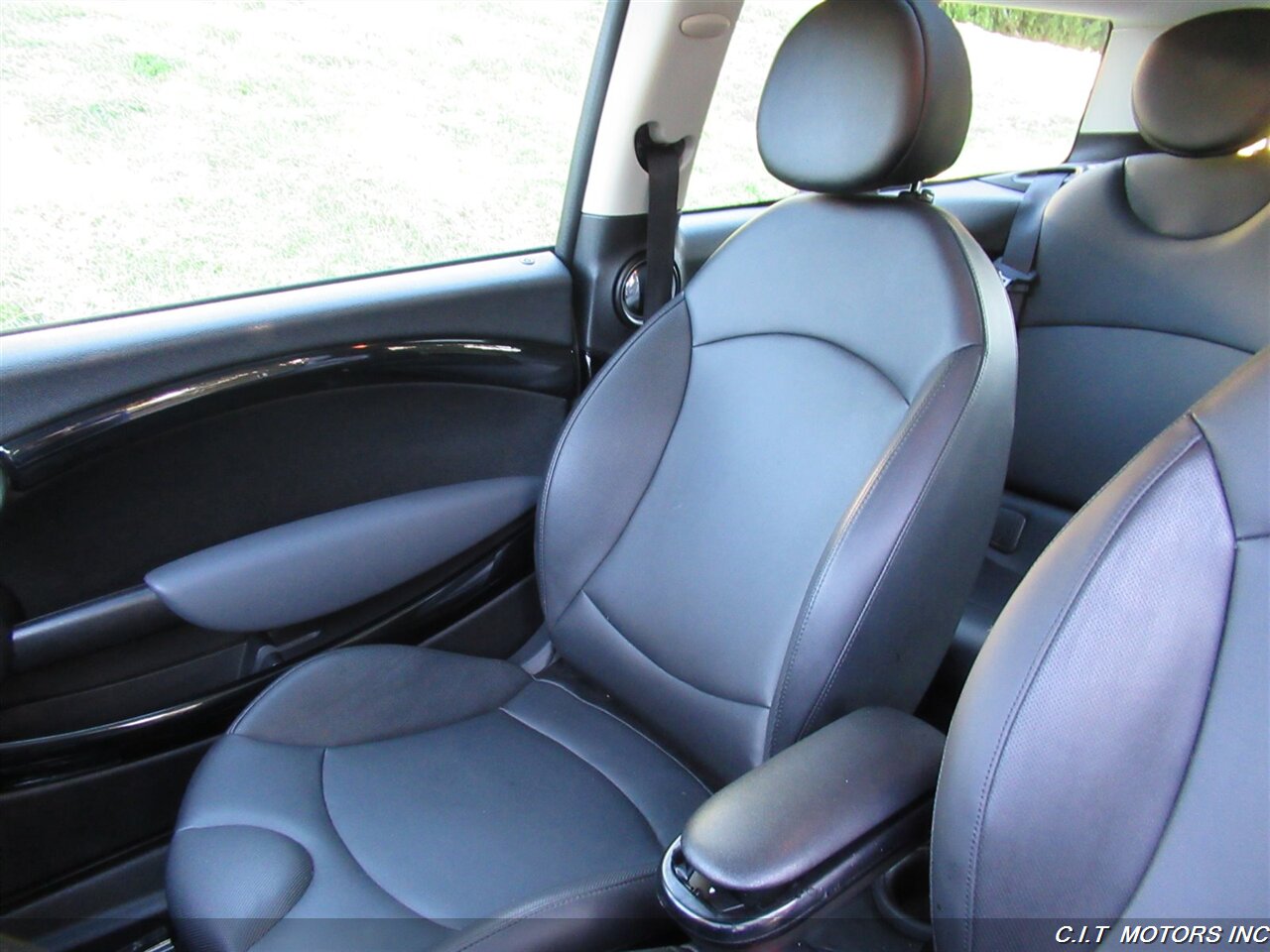 2012 MINI Cooper S   - Photo 15 - Sherman Oaks, CA 91423