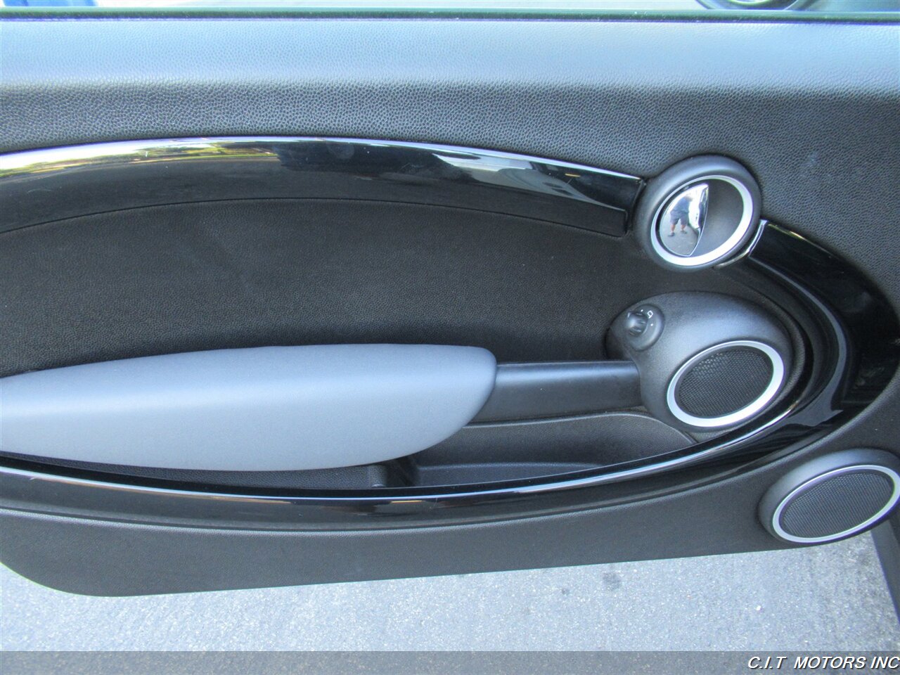 2012 MINI Cooper S   - Photo 12 - Sherman Oaks, CA 91423