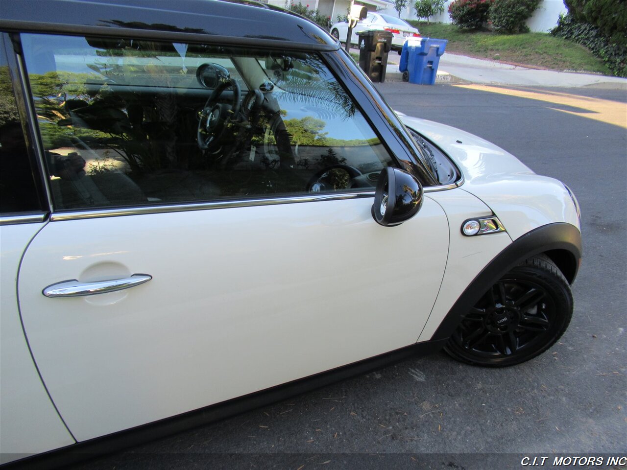 2012 MINI Cooper S   - Photo 29 - Sherman Oaks, CA 91423