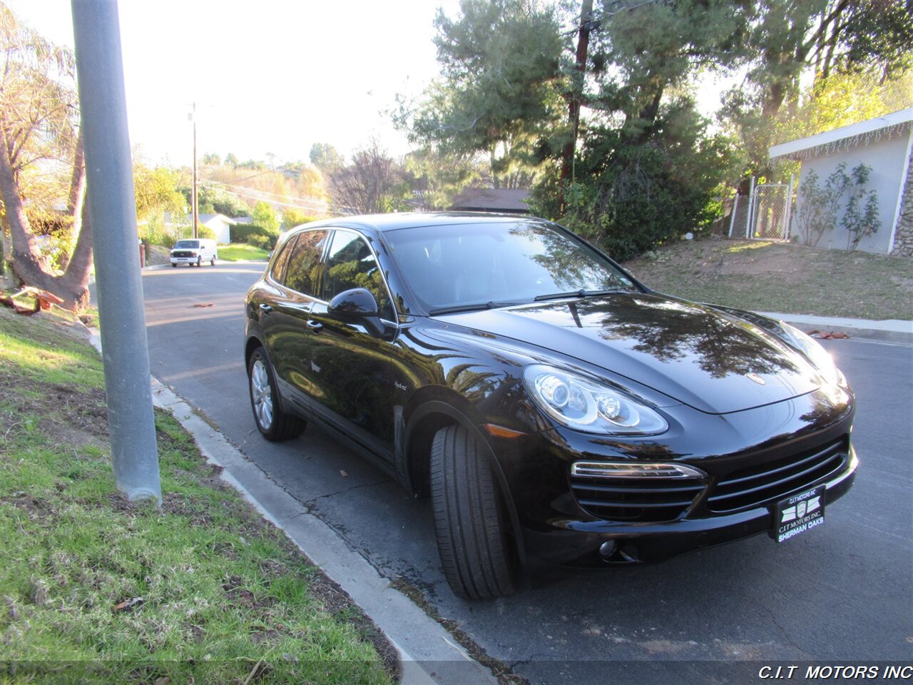 2014 Porsche Cayenne S Hybrid   - Photo 3 - Sherman Oaks, CA 91423