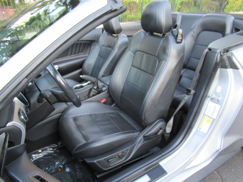 2022 Ford Mustang EcoBoost Premium   - Photo 15 - Sherman Oaks, CA 91423