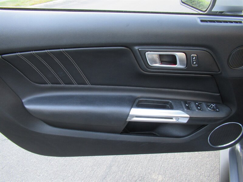 2022 Ford Mustang EcoBoost Premium   - Photo 14 - Sherman Oaks, CA 91423