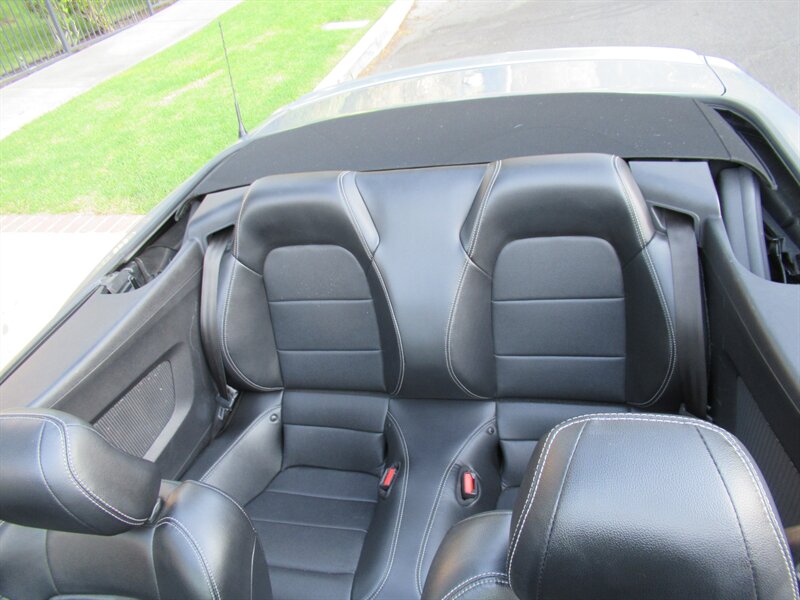 2022 Ford Mustang EcoBoost Premium   - Photo 17 - Sherman Oaks, CA 91423