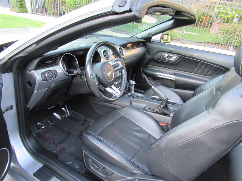 2022 Ford Mustang EcoBoost Premium   - Photo 16 - Sherman Oaks, CA 91423