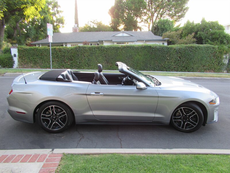 2022 Ford Mustang EcoBoost Premium   - Photo 9 - Sherman Oaks, CA 91423