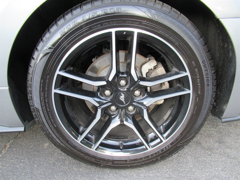 2022 Ford Mustang EcoBoost Premium   - Photo 13 - Sherman Oaks, CA 91423