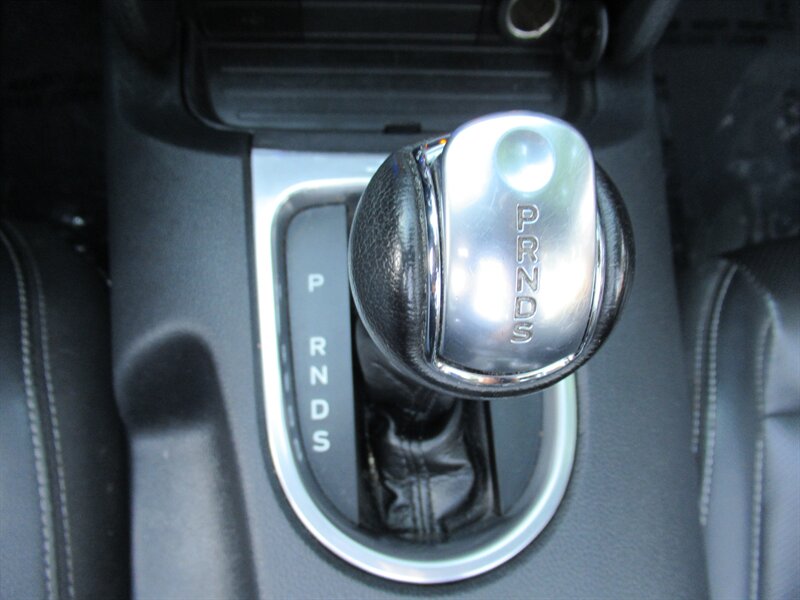 2022 Ford Mustang EcoBoost Premium   - Photo 20 - Sherman Oaks, CA 91423