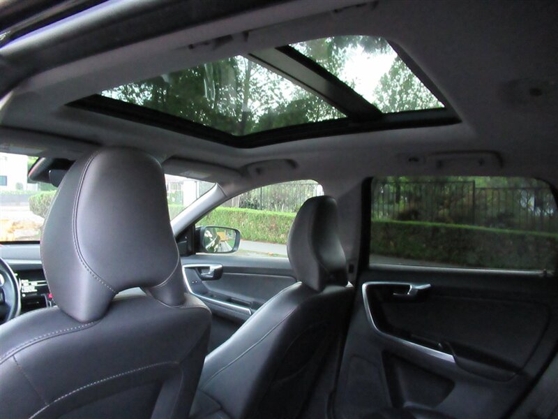 2016 Volvo XC60 T6 Drive-E Platinum   - Photo 26 - Sherman Oaks, CA 91423