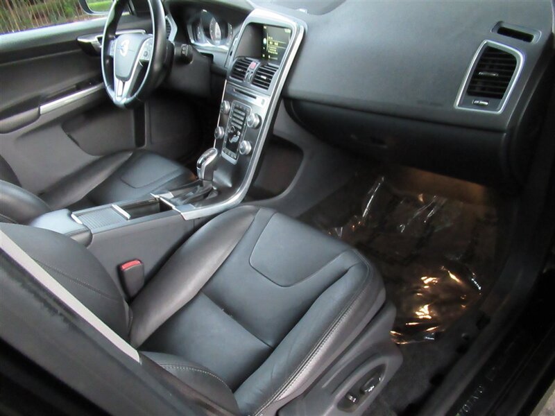 2016 Volvo XC60 T6 Drive-E Platinum   - Photo 33 - Sherman Oaks, CA 91423