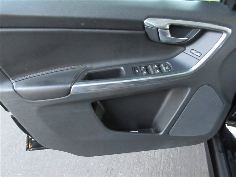 2016 Volvo XC60 T6 Drive-E Platinum   - Photo 11 - Sherman Oaks, CA 91423