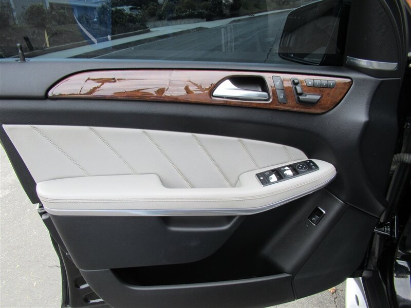 2015 Mercedes-Benz GL 550 4MATIC   - Photo 15 - Sherman Oaks, CA 91423
