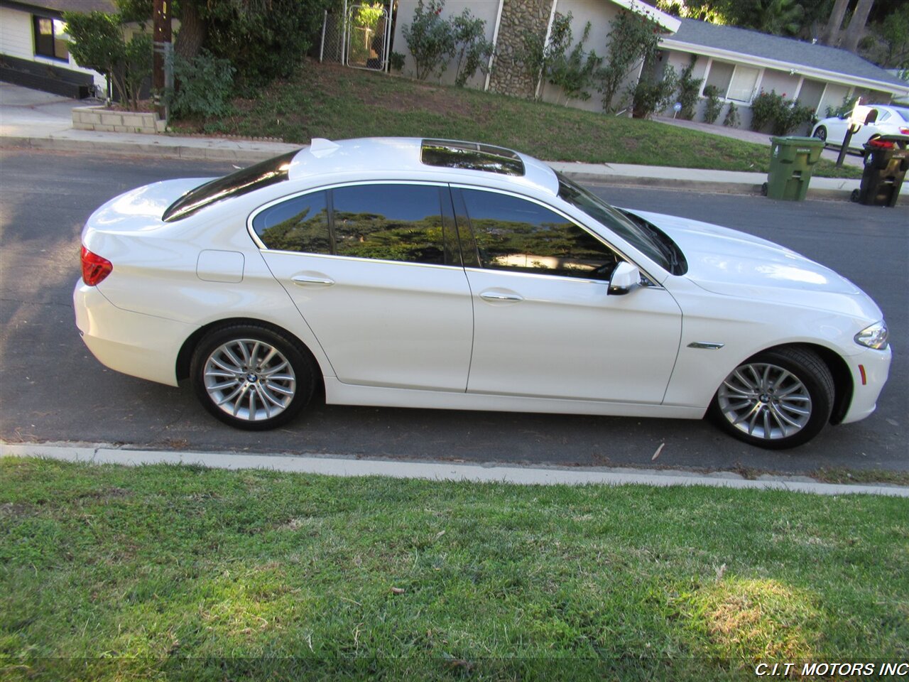 2014 BMW 528i   - Photo 4 - Sherman Oaks, CA 91423