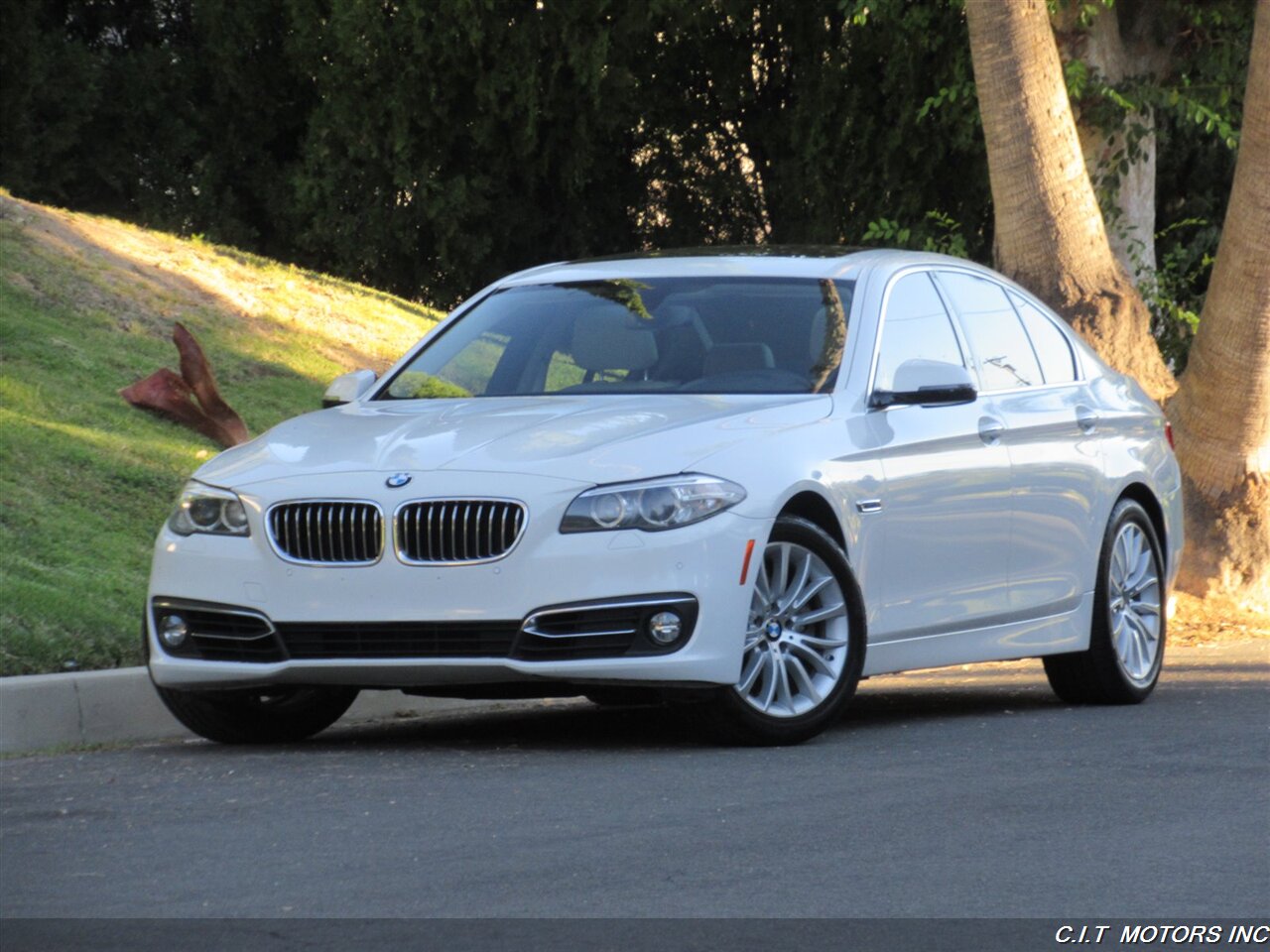 2014 BMW 528i   - Photo 5 - Sherman Oaks, CA 91423