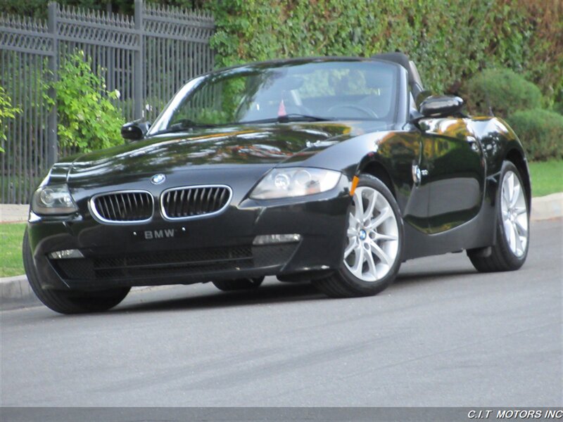 The 2008 BMW Z4 3.0i photos