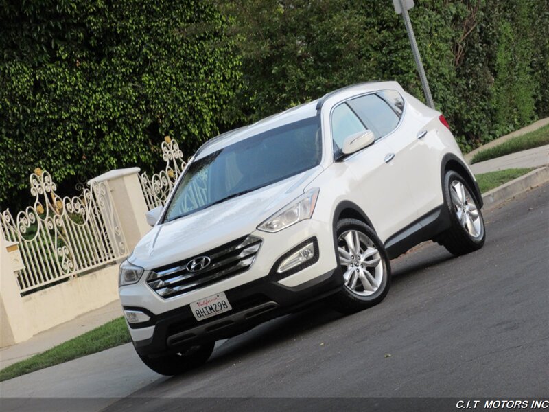 The 2013 Hyundai Santa Fe Sport 2.0T photos