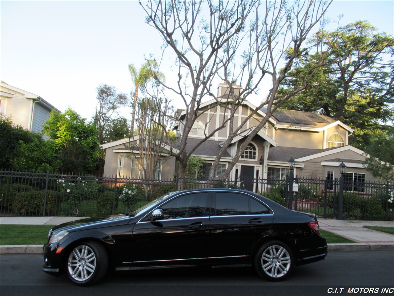 2009 Mercedes-Benz 4D   - Photo 2 - Sherman Oaks, CA 91423