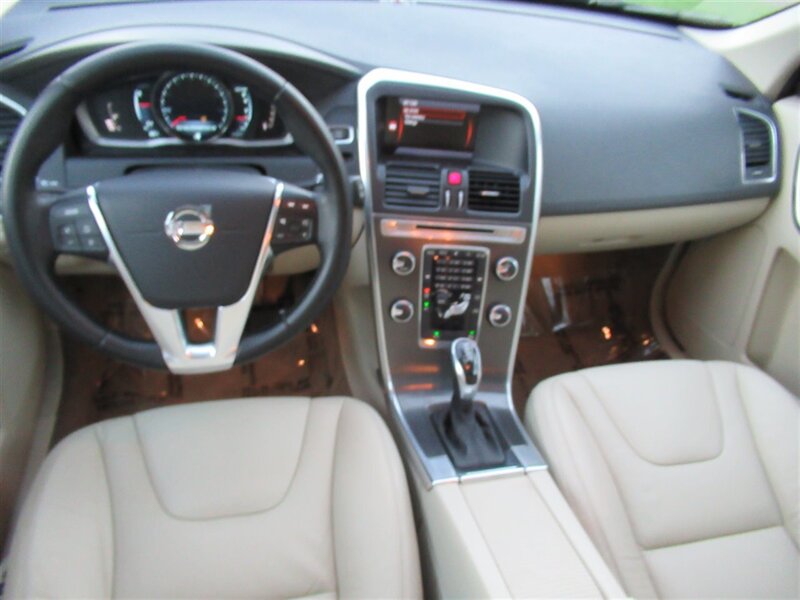 2014 Volvo XC60 3.2 Premier   - Photo 30 - Sherman Oaks, CA 91423