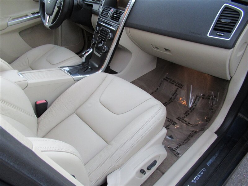 2014 Volvo XC60 3.2 Premier   - Photo 35 - Sherman Oaks, CA 91423